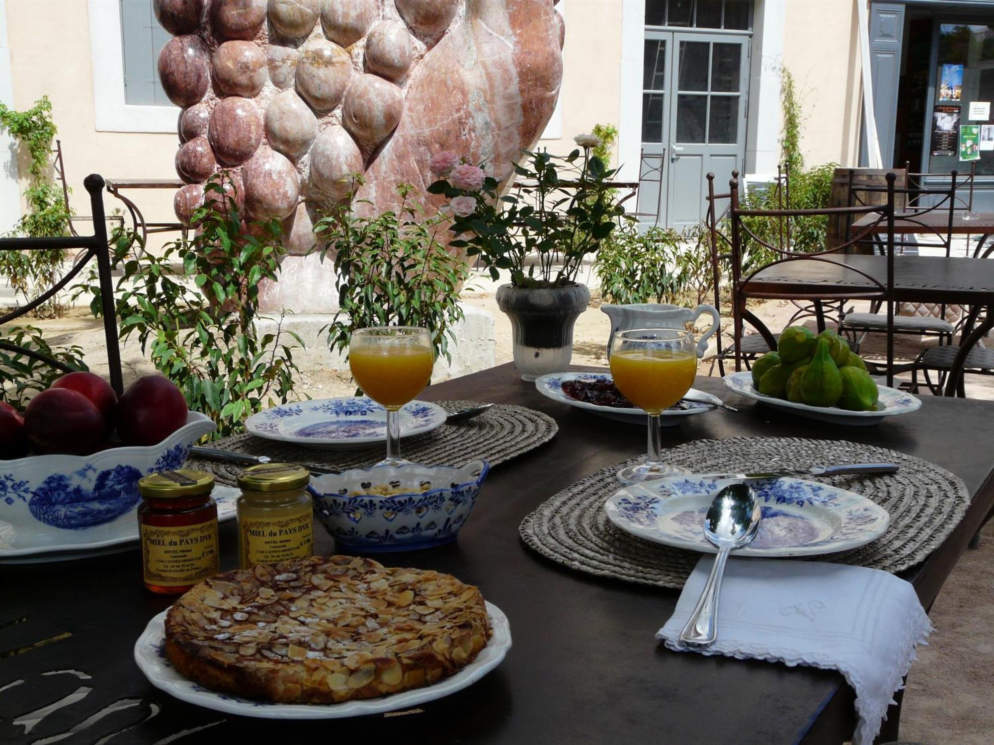 Logis Hotel - Restaurant La Marbrerie Caunes-Minervois Bagian luar foto